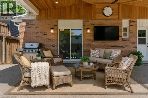 1328 Vancouver Crescent Burlington ON L7M 1W2