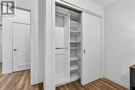 2081 Fairview Street Burlington ON L7R 2C8