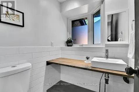 6812 Bilberry Drive Ottawa ON K1C 3R4