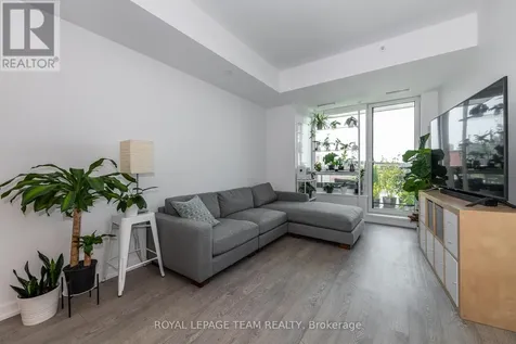 320 Miwate Private Ottawa ON K1R 0E1