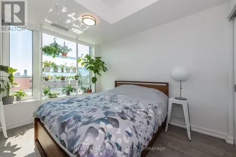 320 Miwate Private Ottawa ON K1R 0E1