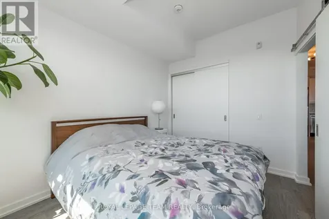 320 Miwate Private Ottawa ON K1R 0E1