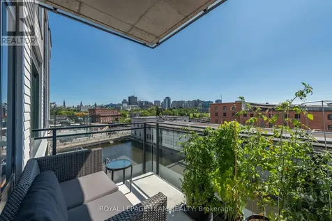 320 Miwate Private Ottawa ON K1R 0E1