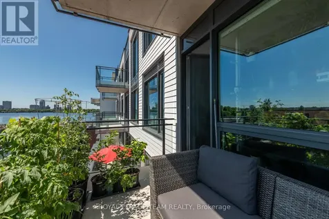 320 Miwate Private Ottawa ON K1R 0E1