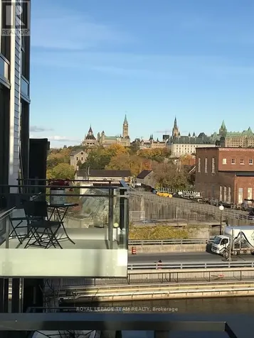 320 Miwate Private Ottawa ON K1R 0E1