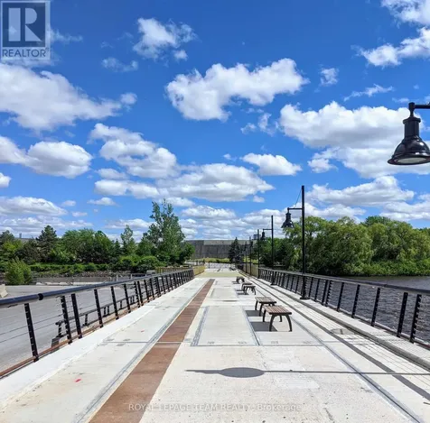 320 Miwate Private Ottawa ON K1R 0E1
