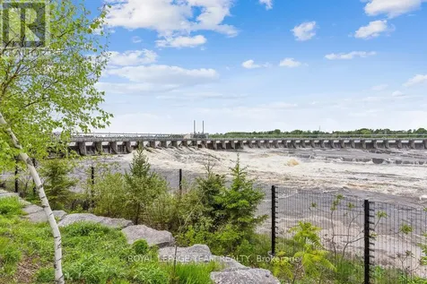 320 Miwate Private Ottawa ON K1R 0E1