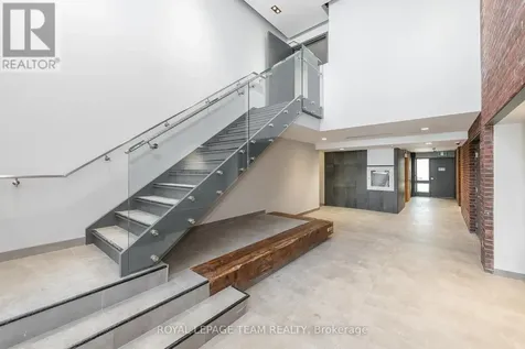320 Miwate Private Ottawa ON K1R 0E1