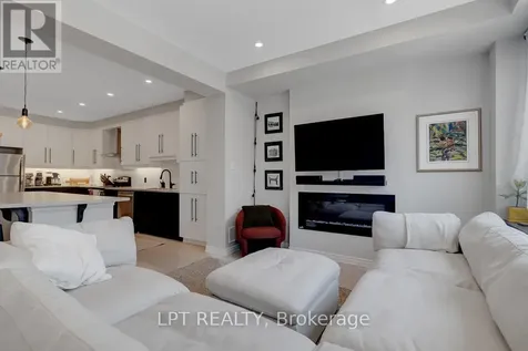 815 Kiniw Private Ottawa ON K1K 4Z4