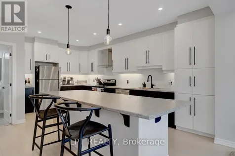 815 Kiniw Private Ottawa ON K1K 4Z4
