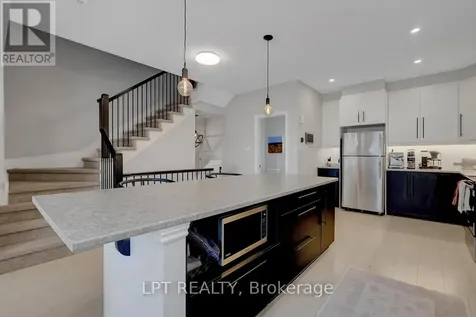 815 Kiniw Private Ottawa ON K1K 4Z4