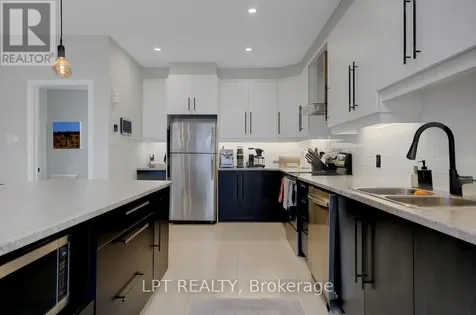 815 Kiniw Private Ottawa ON K1K 4Z4