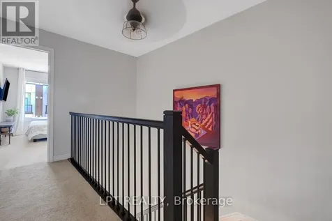 815 Kiniw Private Ottawa ON K1K 4Z4