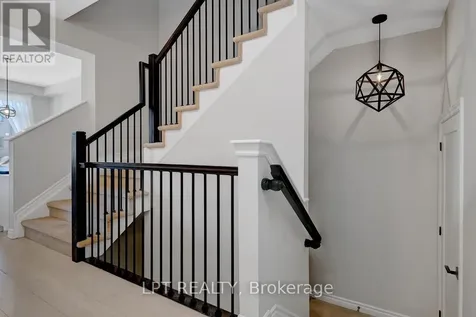 815 Kiniw Private Ottawa ON K1K 4Z4