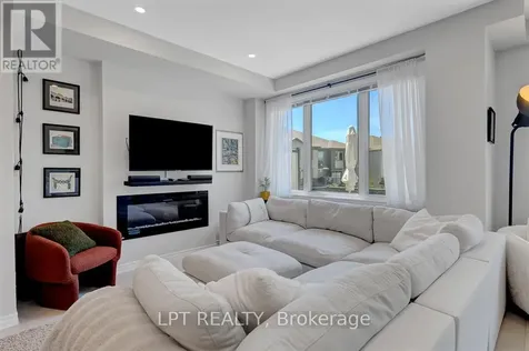 815 Kiniw Private Ottawa ON K1K 4Z4