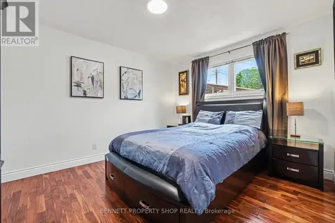 2736 Stone Crescent Ottawa ON K2H 6Z1