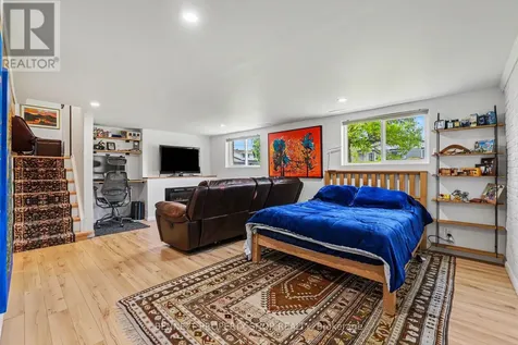 2736 Stone Crescent Ottawa ON K2H 6Z1
