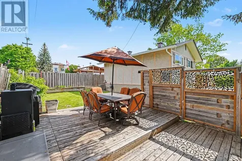 2736 Stone Crescent Ottawa ON K2H 6Z1