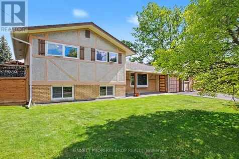 2736 Stone Crescent Ottawa ON K2H 6Z1