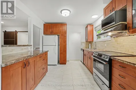2736 Stone Crescent Ottawa ON K2H 6Z1