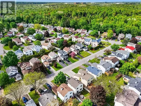 3773 Autumnwood Street Ottawa ON K1T 2G7