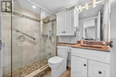 158 A Mcarthur Avenue Ottawa ON K1L 7E7