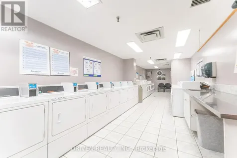 158 A Mcarthur Avenue Ottawa ON K1L 7E7