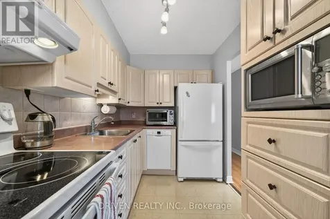 158 A Mcarthur Avenue Ottawa ON K1L 7E7