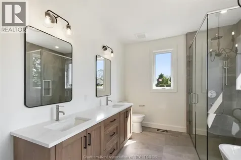 71 Rosewood Crescent Chatham ON N7M 0P4