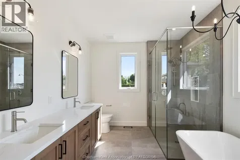 71 Rosewood Crescent Chatham ON N7M 0P4