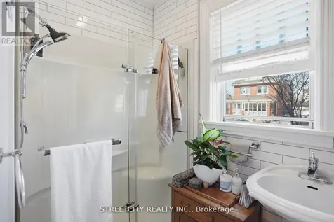 82 Wellington Street St. Thomas ON N5R 2R2