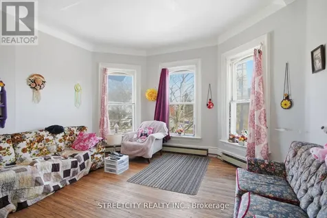 82 Wellington Street St. Thomas ON N5R 2R2