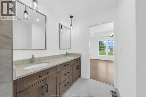 12175 Ducharme Lane Mcgregor ON N0R 1J0