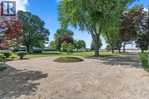 1695 Heritage Kingsville ON N9Y 2E6