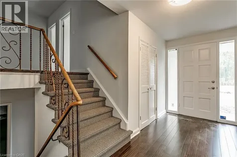 91 Ennisclare Drive East Oakville ON L6J 4N3