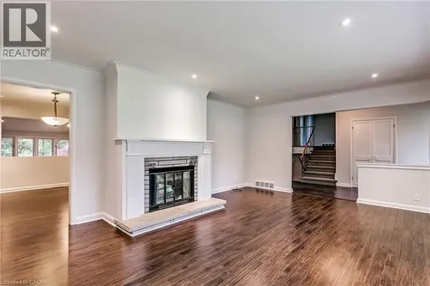 91 Ennisclare Drive East Oakville ON L6J 4N3
