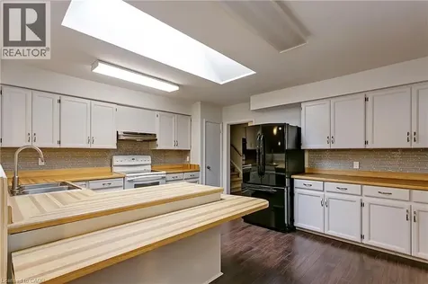91 Ennisclare Drive East Oakville ON L6J 4N3