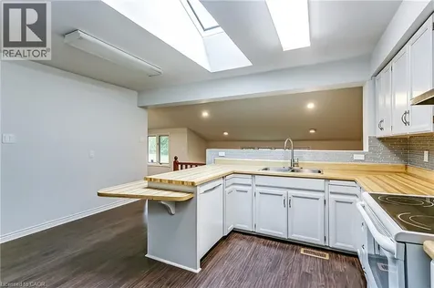 91 Ennisclare Drive East Oakville ON L6J 4N3