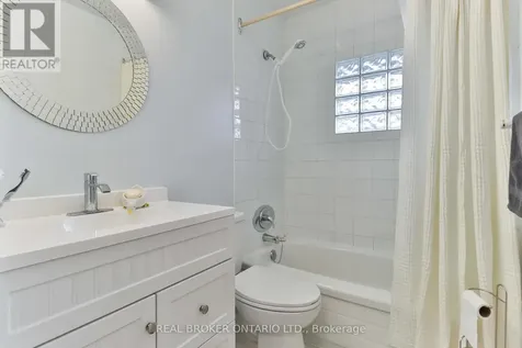 32 Christina Crescent Toronto (wexford-maryvale) ON M1R 4H6