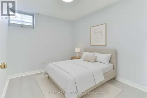 32 Christina Crescent Toronto (wexford-maryvale) ON M1R 4H6