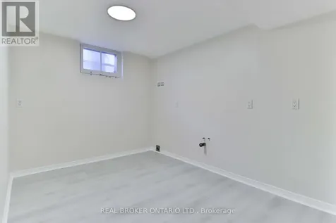 32 Christina Crescent Toronto (wexford-maryvale) ON M1R 4H6