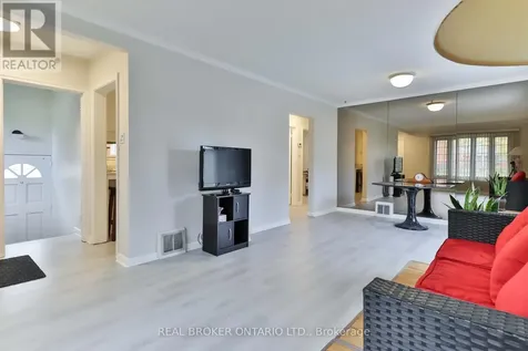 32 Christina Crescent Toronto (wexford-maryvale) ON M1R 4H6