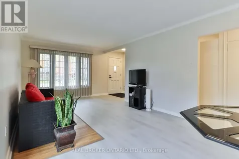32 Christina Crescent Toronto (wexford-maryvale) ON M1R 4H6