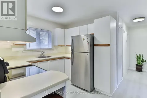 32 Christina Crescent Toronto (wexford-maryvale) ON M1R 4H6