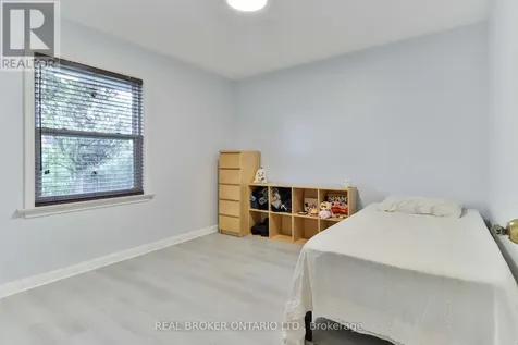 32 Christina Crescent Toronto (wexford-maryvale) ON M1R 4H6