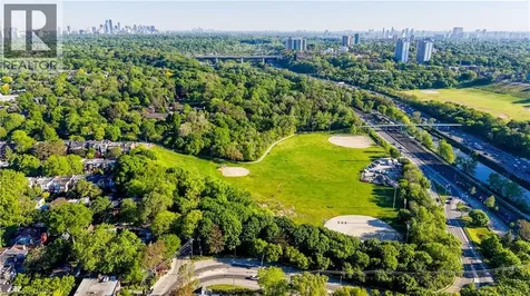 130 River Street Toronto ON M5A 0R8