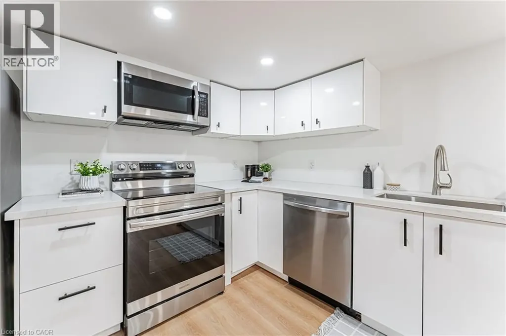 15 Barnesdale Avenue North Hamilton ON L8L 6R4