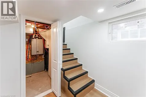 15 Barnesdale Avenue North Hamilton ON L8L 6R4