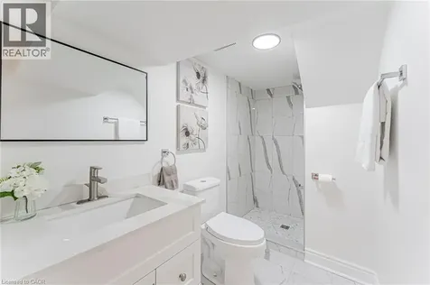 15 Barnesdale Avenue North Hamilton ON L8L 6R4