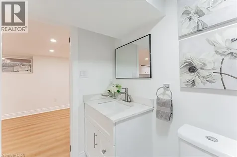 15 Barnesdale Avenue North Hamilton ON L8L 6R4